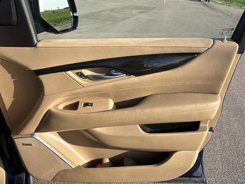 Used 2018 Cadillac Escalade ESV Platinum AWD/4WD image 24