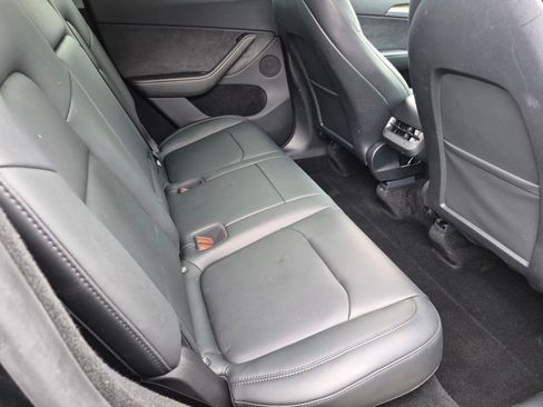Used 2024 Tesla Model Y Long Range AWD/4WD image 19