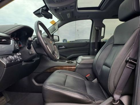 Used 2020 Chevrolet Suburban LT w/ Luxury Package AWD/4WD image 5