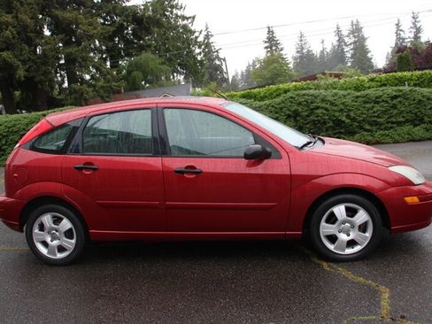 Used 2004 Ford Focus ZX5 Hatchback FWD image 12