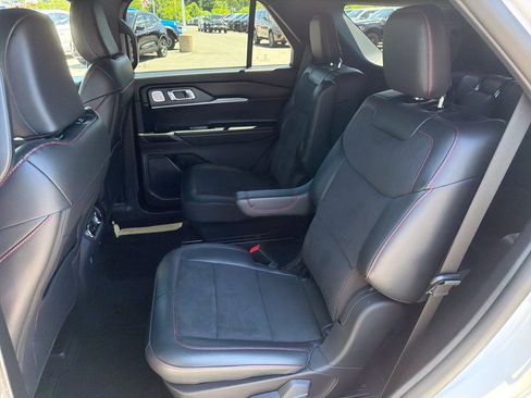 Used 2025 Ford Explorer ST AWD/4WD image 13