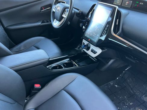 Used 2019 Toyota Prius Prime Advanced w/ Carpet Mat Package image 17