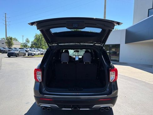 Used 2020 Ford Explorer Platinum w/ Premium Technology Package AWD/4WD image 16