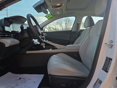 Certified 2023 Hyundai Elantra Limited image 12
