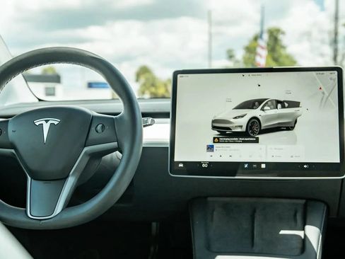 Used 2022 Tesla Model Y Performance AWD/4WD image 34