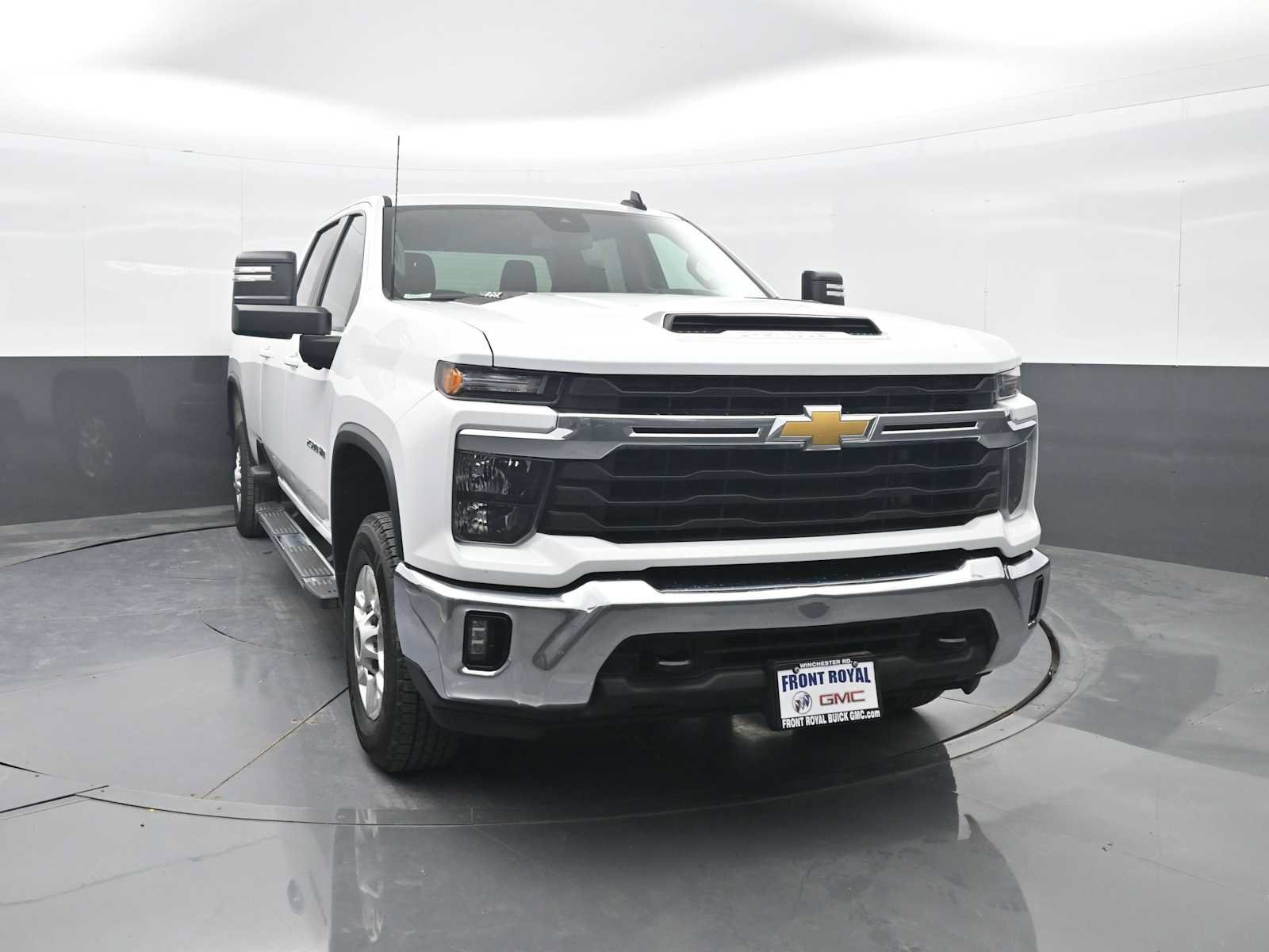 Used 2025 Chevrolet Silverado 2500 LT w/ Convenience Package AWD/4WD image 2