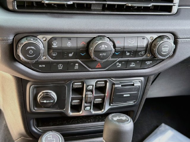 New 2026 Jeep Wrangler Unlimited Sahara AWD/4WD image 14