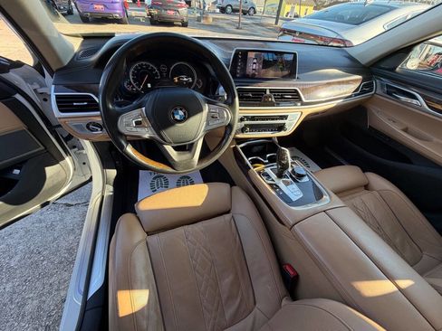 Used 2019 BMW 750i xDrive w/ Luxury Rear Seating Package image 11