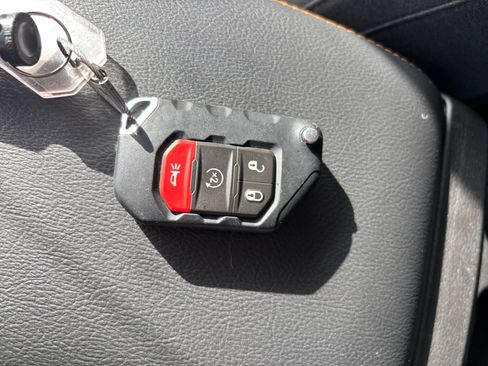 Used 2025 Jeep Wrangler Unlimited Sahara AWD/4WD image 21