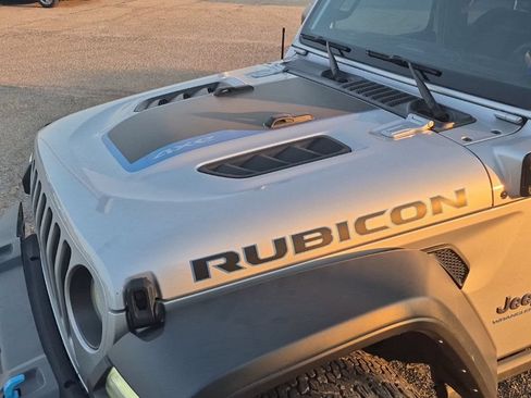 Used 2023 Jeep Wrangler Unlimited Rubicon 4xe AWD/4WD image 9