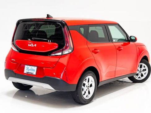 Used 2025 Kia Soul LX w/ LX Technology Package FWD image 30