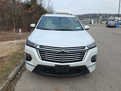 Used 2023 Chevrolet Traverse Premier image 2