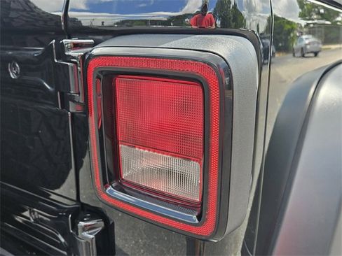 Used 2019 Jeep Wrangler Unlimited Sport image 7