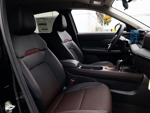 New 2026 Nissan Kicks SR w/ Cold Weather Package image 24