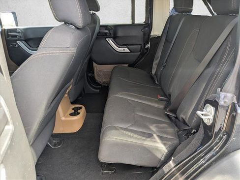 Used 2017 Jeep Wrangler Unlimited Rubicon w/ Connectivity Group image 15