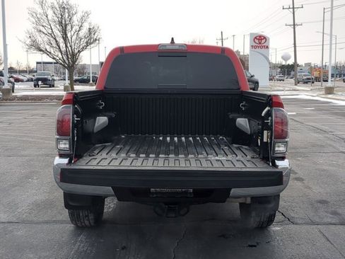 Certified 2022 Toyota Tacoma TRD Off-Road image 15