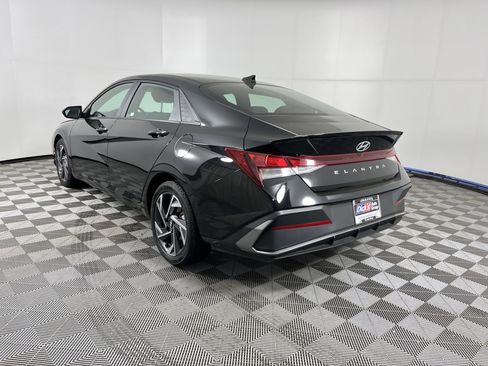 Used 2025 Hyundai Elantra Sport image 3