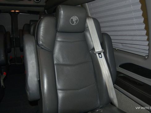 Used 2020 GMC Savana 2500 Extended w/ Enhanced Convenience Package image 28