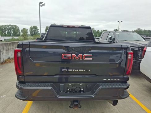 Used 2024 GMC Sierra 3500 Denali w/ Denali Reserve Package AWD/4WD image 8