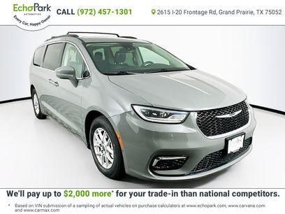 Used 2022 Chrysler Pacifica Touring-L w/ Uconnect Theater Family Group