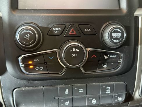 Used 2014 RAM 1500 Classic SLT w/ Luxury Group AWD/4WD image 14