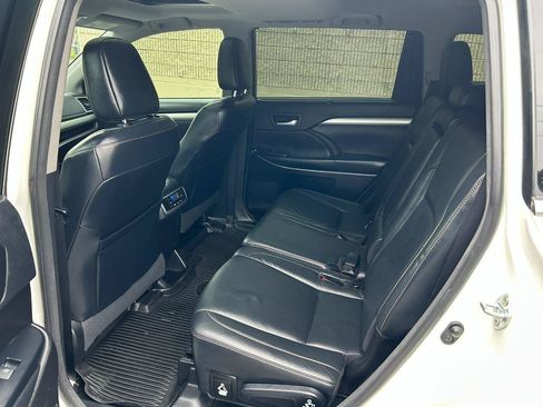 Used 2017 Toyota Highlander XLE AWD/4WD image 14