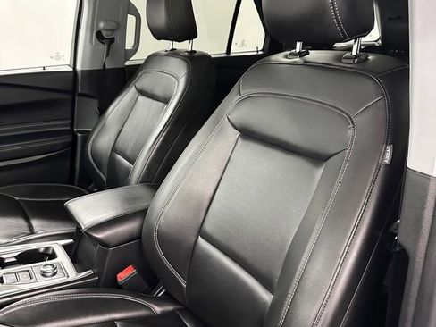 Used 2022 Ford Explorer XLT w/ Equipment Group 202A image 13