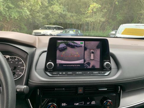 Used 2021 Nissan Rogue SV image 29