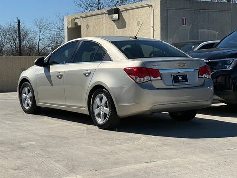 Used 2016 Chevrolet Cruze LT w/ Technology Package image 6