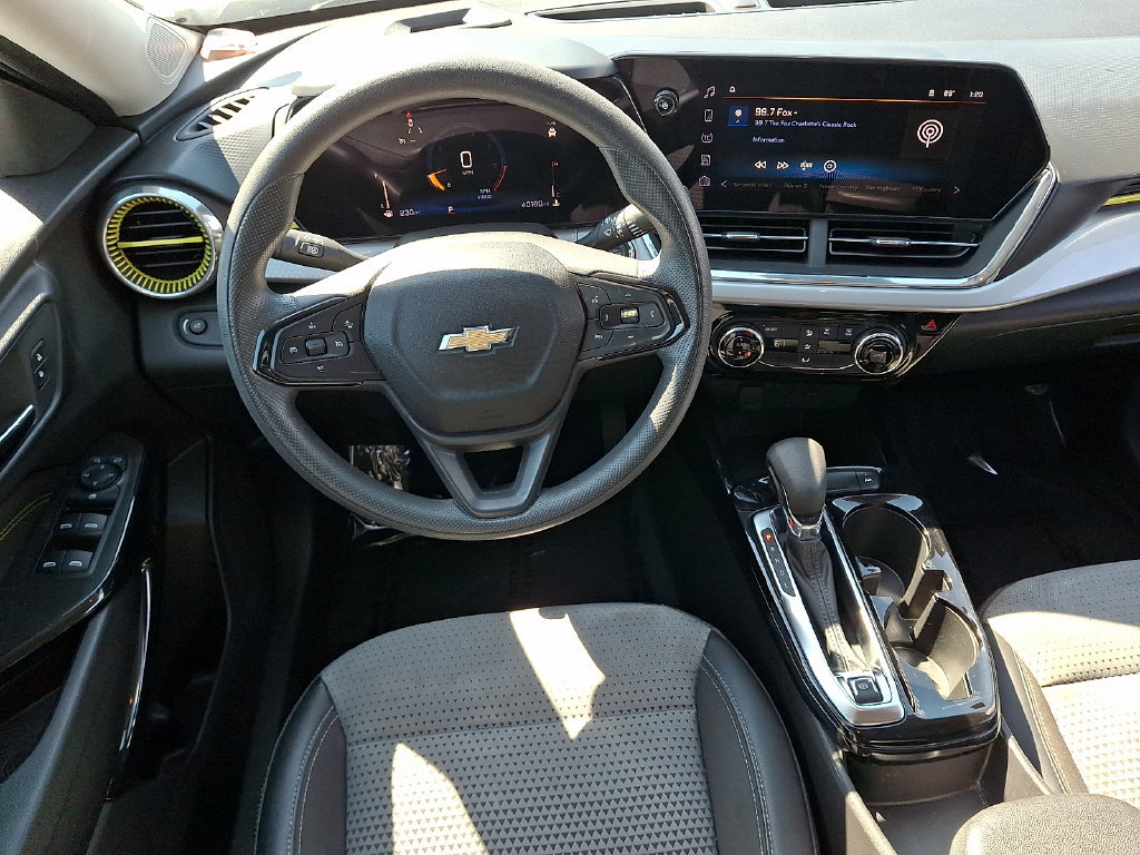 Used 2024 Chevrolet Trax LT FWD image 11