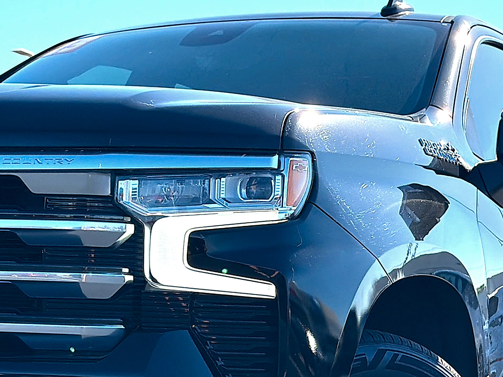 Used 2023 Chevrolet Silverado 1500 High Country w/ High Country Premium Package AWD/4WD image 4