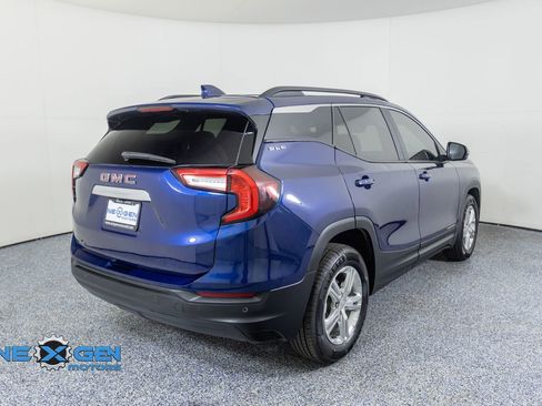 Used 2022 GMC Terrain SLE w/ Driver Convenience Package FWD image 7