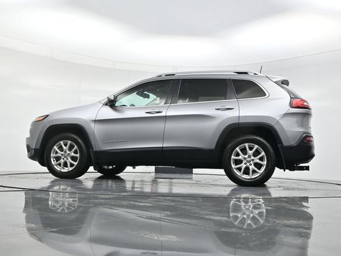 Used 2016 Jeep Cherokee Latitude w/ Safety/Convenience Group AWD/4WD image 53
