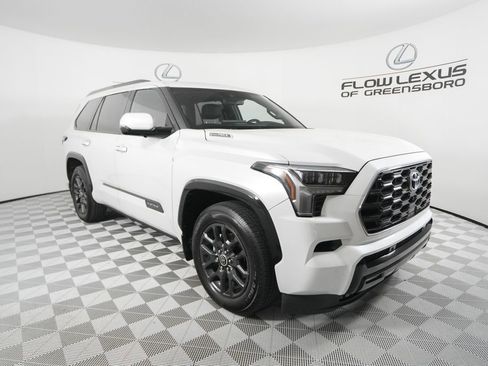 Used 2023 Toyota Sequoia Platinum AWD/4WD image 3