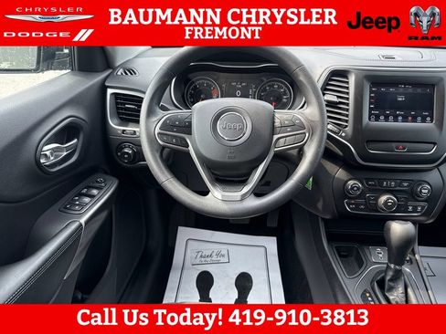 Used 2019 Jeep Cherokee Latitude w/ Popular Appearance Group FWD image 13