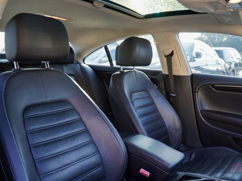 Used 2013 Volkswagen CC Executive image 17