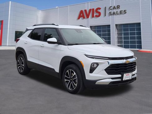 Used 2025 Chevrolet TrailBlazer LT AWD/4WD image 3