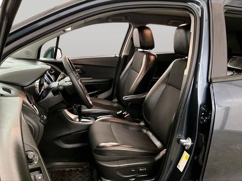 Used 2021 Chevrolet Trax LT w/ LT Convenience Package AWD/4WD image 25