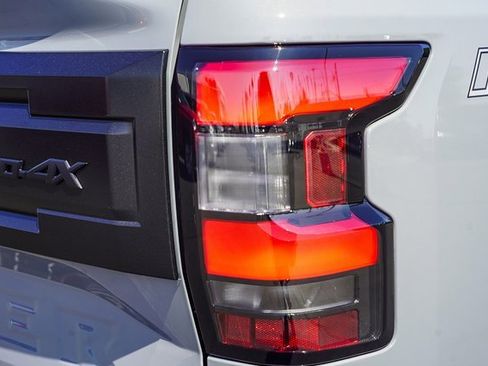 New 2026 Nissan Frontier PRO-4X w/ Pro-4x Convenience Package image 11