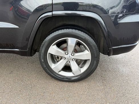 Used 2014 Jeep Grand Cherokee Overland w/ Advanced Technology Group AWD/4WD image 23