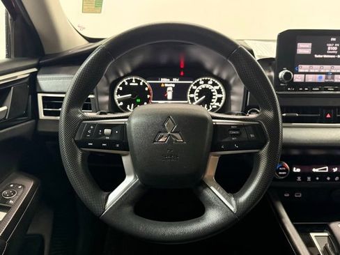 Used 2024 Mitsubishi Outlander ES FWD image 15