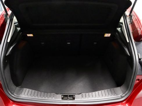Used 2017 Ford Focus SE w/ Cold Weather Package FWD image 14