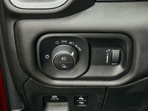 Used 2023 RAM 1500 Big Horn AWD/4WD image 17