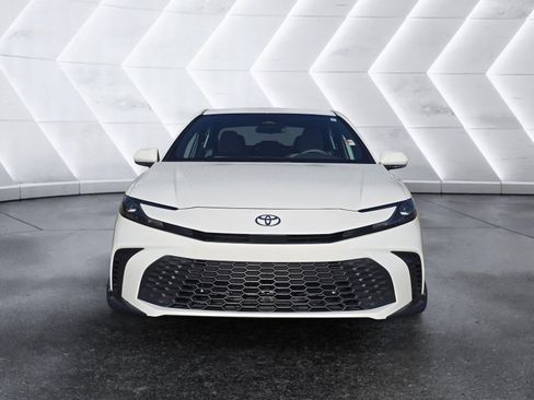Used 2025 Toyota Camry SE image 7