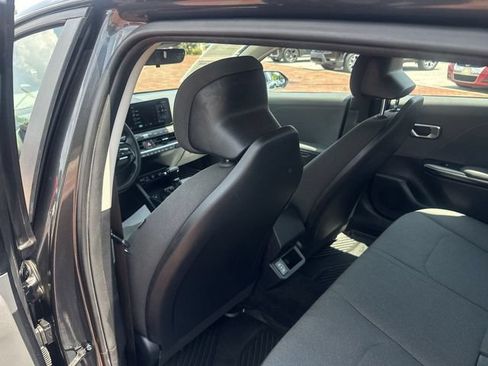 Used 2025 Kia K4 FWD image 25