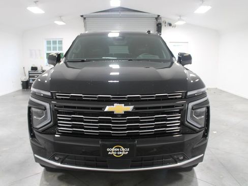 Used 2025 Chevrolet Tahoe High Country AWD/4WD image 3