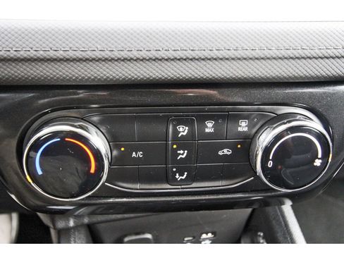 Used 2025 Chevrolet TrailBlazer LT FWD image 27