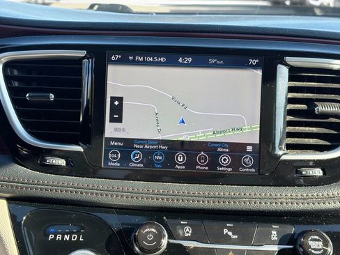Used 2020 Chrysler Pacifica Limited FWD image 14
