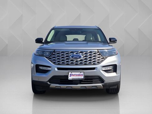 Used 2020 Ford Explorer Platinum w/ Premium Technology Package image 2