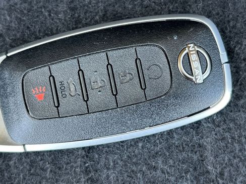 Used 2025 Nissan Rogue SV AWD/4WD image 28